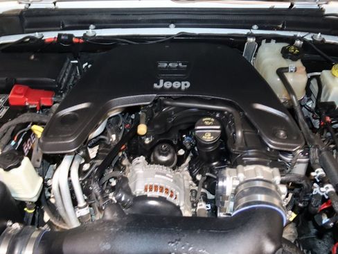 Used 2021 Jeep Gladiator Sport AWD/4WD image 80