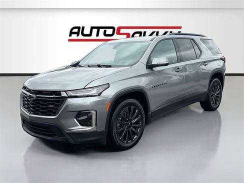 Used 2023 Chevrolet Traverse RS image 3