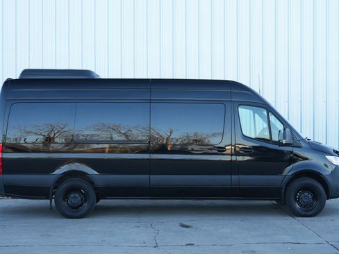 Used 2024 Mercedes-Benz Sprinter 2500 image 48