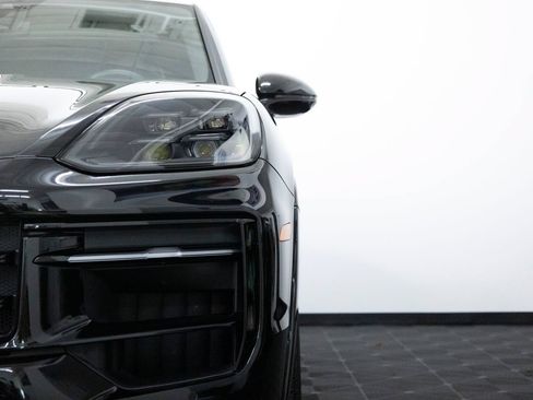 Certified 2025 Porsche Cayenne S AWD/4WD image 11