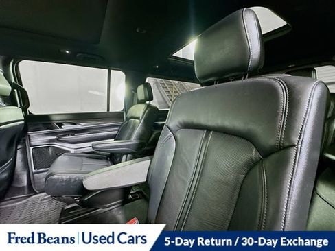 Used 2022 Jeep Wagoneer Series III w/ Premium Group I AWD/4WD image 33