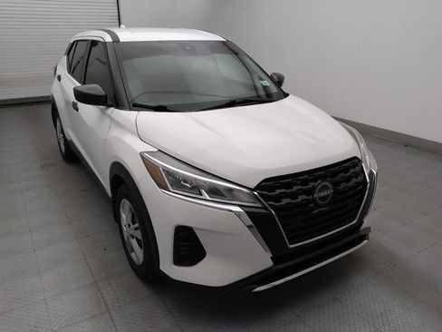Used 2022 Nissan Kicks S FWD image 13