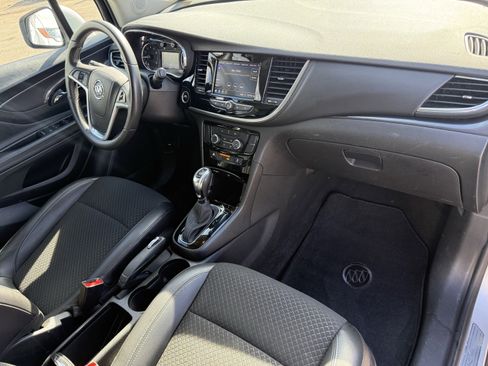 Used 2022 Buick Encore Preferred w/ Safety Package image 21