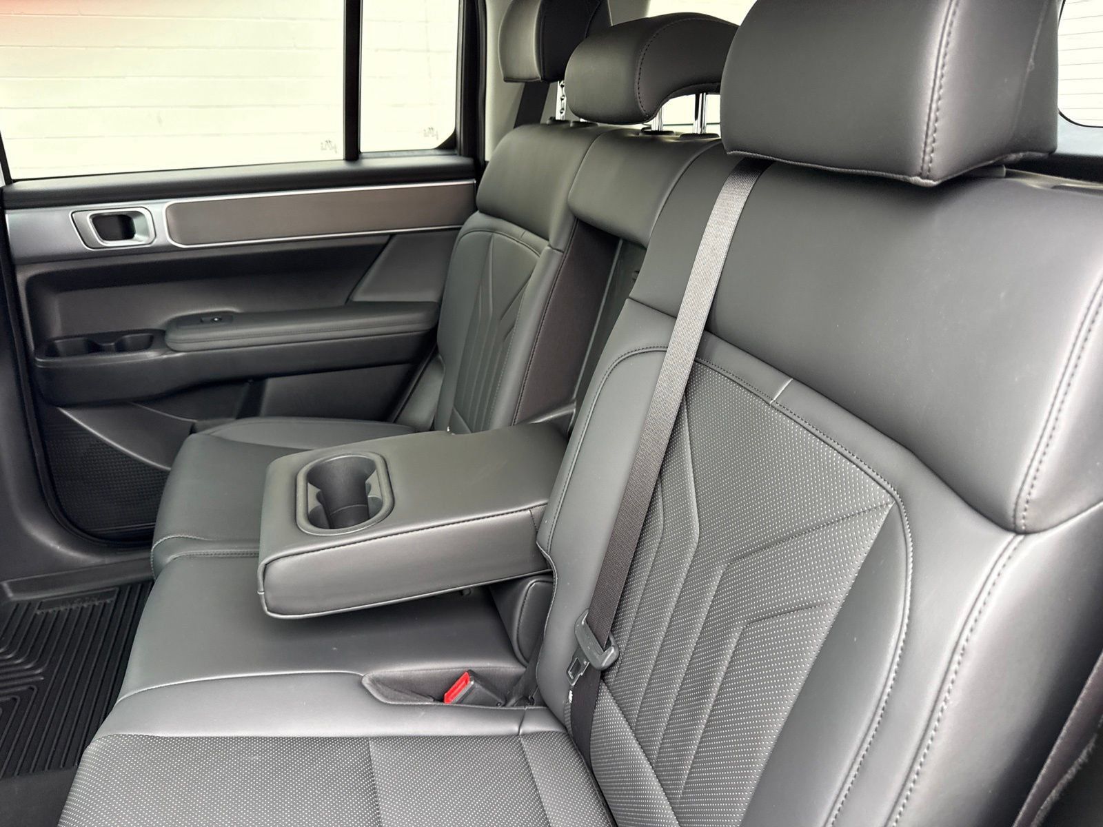 Used 2025 Hyundai Santa Fe SEL FWD image 16