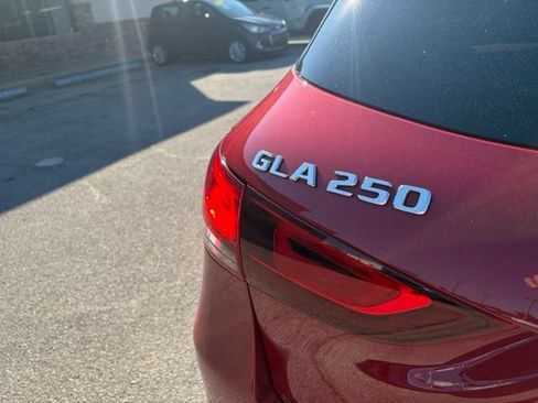 Used 2022 Mercedes-Benz GLA 250 4MATIC w/ Premium Package Lite image 7