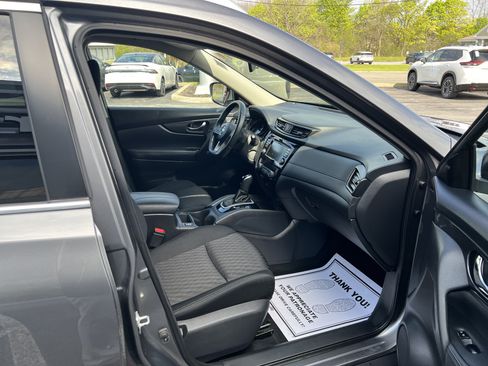 Used 2018 Nissan Rogue SV AWD/4WD image 11