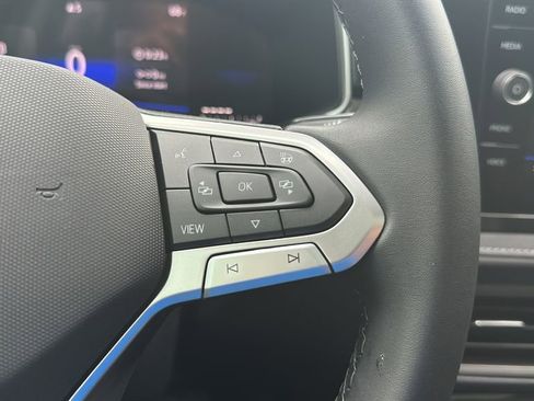 New 2026 Volkswagen Taos SE image 25