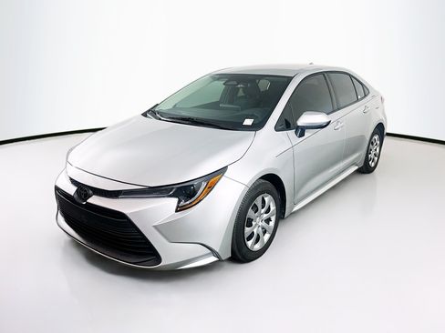 Used 2025 Toyota Corolla LE FWD image 3