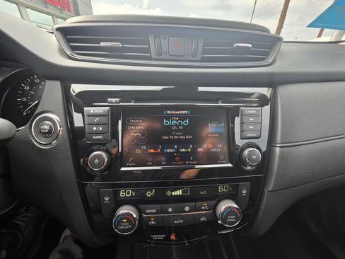 Used 2020 Nissan Rogue SV FWD image 18