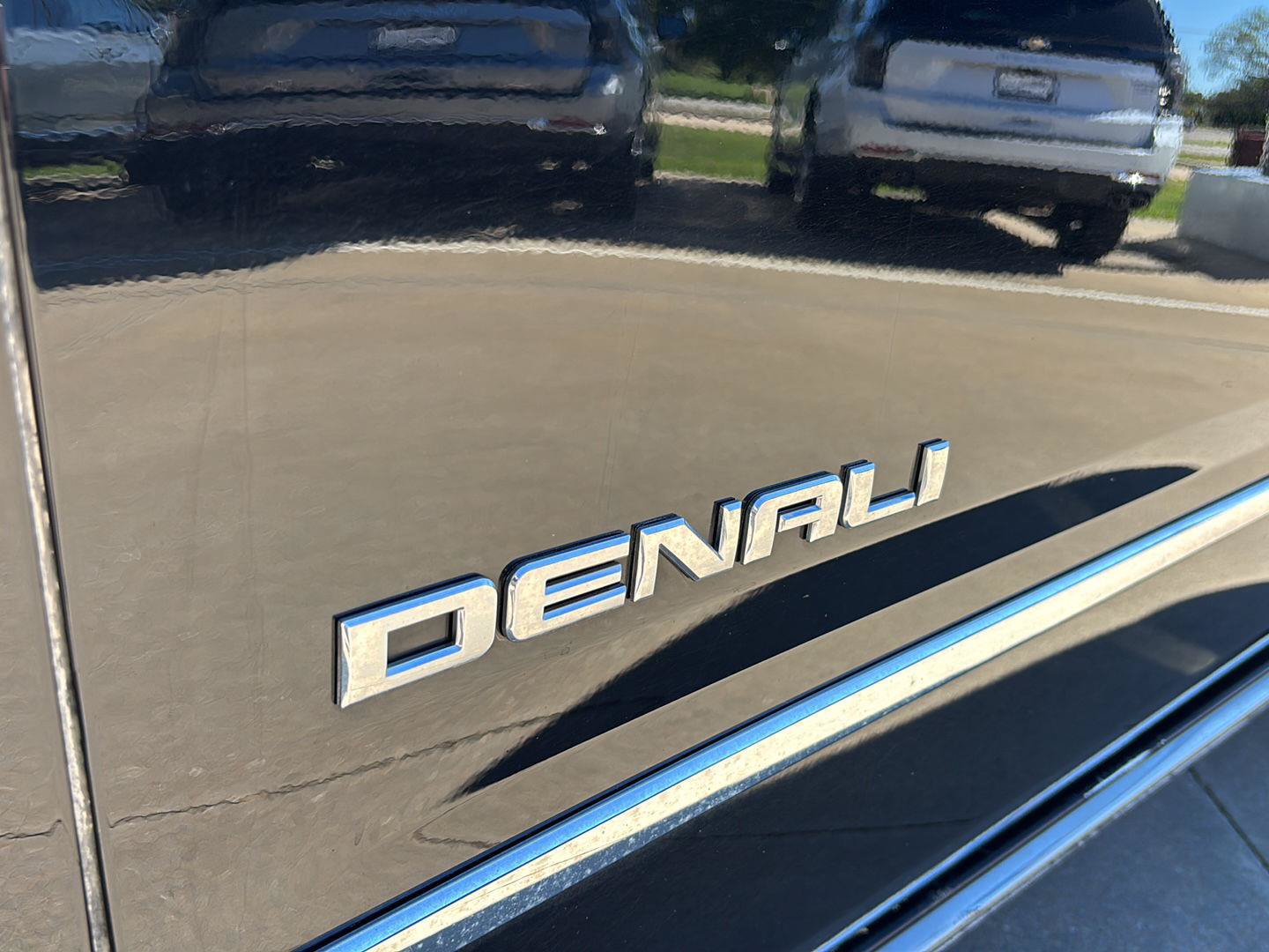Used 2019 GMC Yukon Denali w/ Denali Ultimate Package AWD/4WD image 9