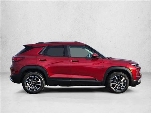 Used 2025 Chevrolet TrailBlazer LT image 4