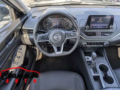 Used 2022 Nissan Altima 2.5 SV FWD image 18