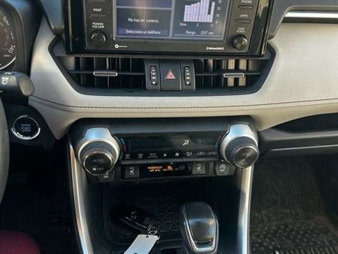 Used 2021 Toyota RAV4 XLE Premium image 12