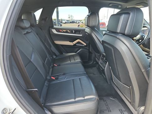 Used 2024 Porsche Cayenne AWD/4WD image 25
