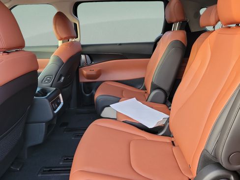 New 2027 Kia Carnival SX w/ Dark Edition Package FWD image 10