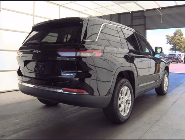 Used 2023 Jeep Grand Cherokee Limited AWD/4WD image 3