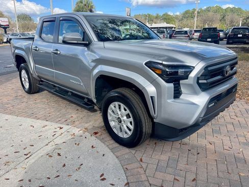 Used 2025 Toyota Tacoma SR5 image 8