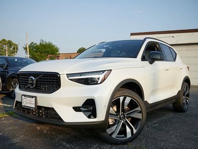 New 2025 Volvo XC40 B5 Plus w/ Protection Package Premier