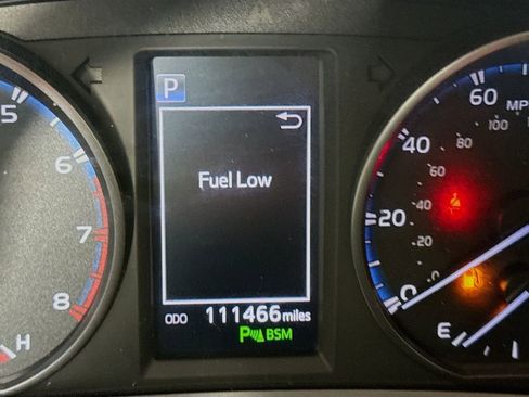 Used 2018 Toyota RAV4 XLE FWD image 13