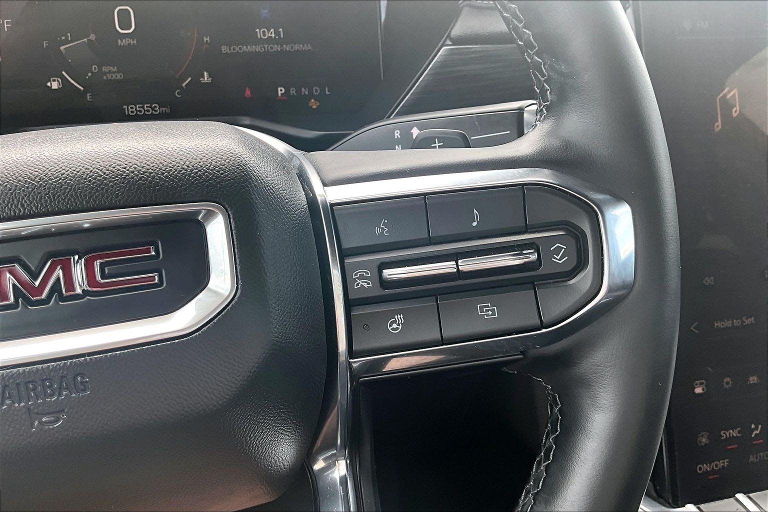 Used 2025 GMC Acadia Elevation FWD image 23