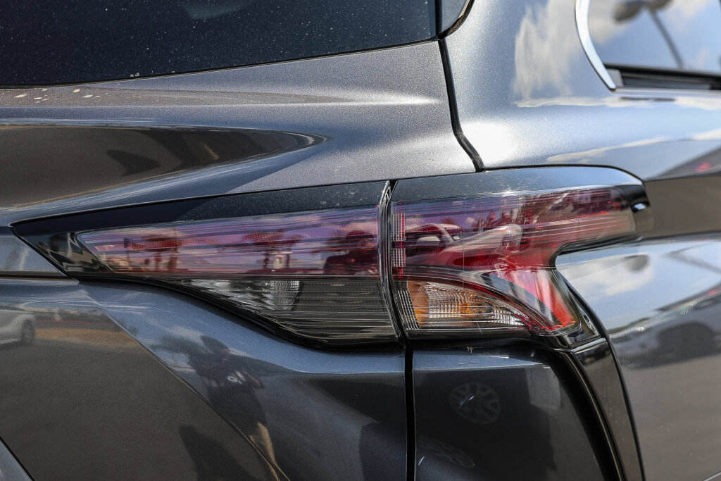 Certified 2025 Toyota Sienna LE FWD image 26