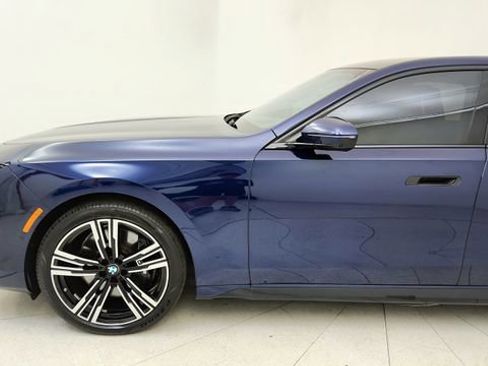 Used 2023 BMW 760i xDrive AWD/4WD image 9