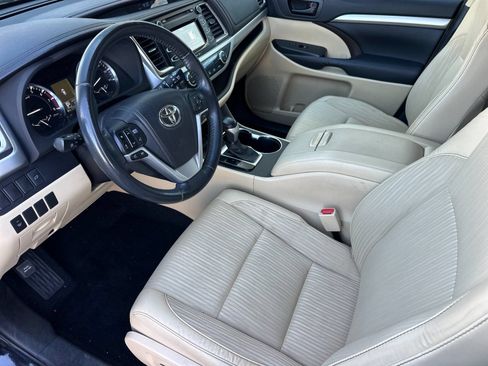 Used 2015 Toyota Highlander Plus AWD/4WD image 9