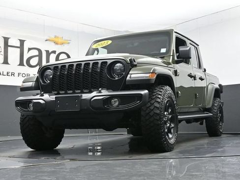 Used 2023 Jeep Gladiator Sport AWD/4WD image 4