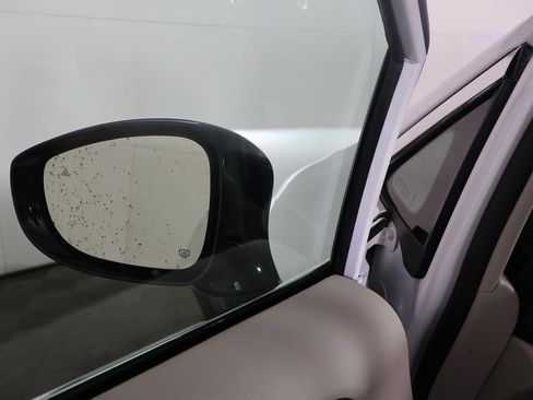 Used 2024 Chrysler Pacifica Touring-L image 36