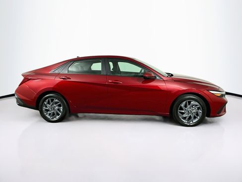 Used 2024 Hyundai Elantra Blue FWD image 10