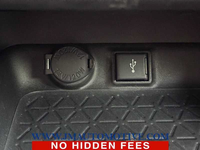 Used 2021 Toyota RAV4 XLE Premium AWD/4WD image 38