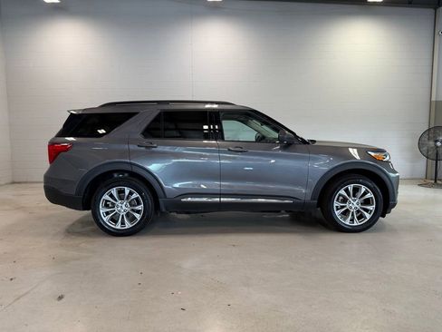 Used 2023 Ford Explorer XLT w/ Equipment Group 202A AWD/4WD image 8