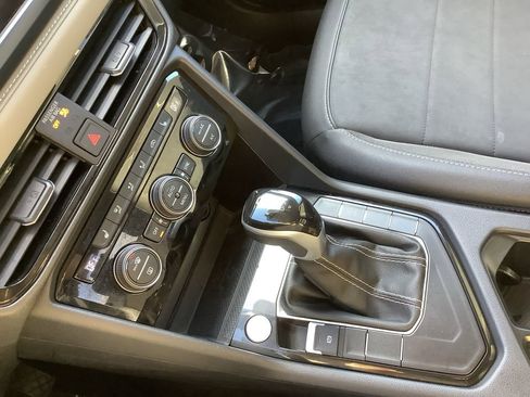 Used 2024 Volkswagen Taos SE image 28