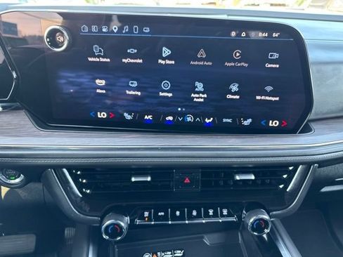 Used 2025 Chevrolet Suburban Z71 AWD/4WD image 21