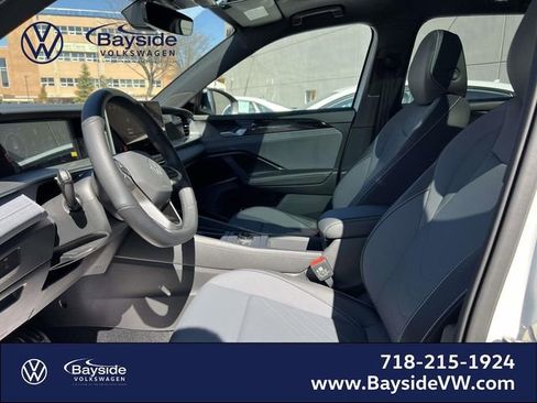 New 2026 Volkswagen Tiguan SE R-Line image 17