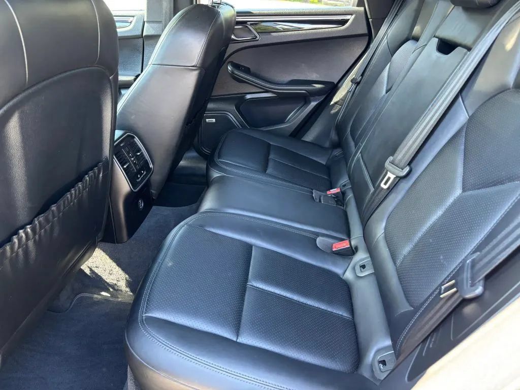Used 2017 Porsche Macan S AWD/4WD image 13