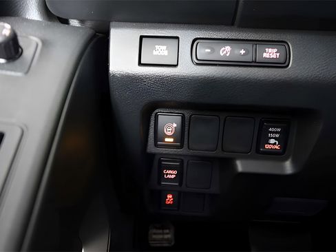 Used 2024 Nissan Frontier SV w/ SV Convenience Package image 4