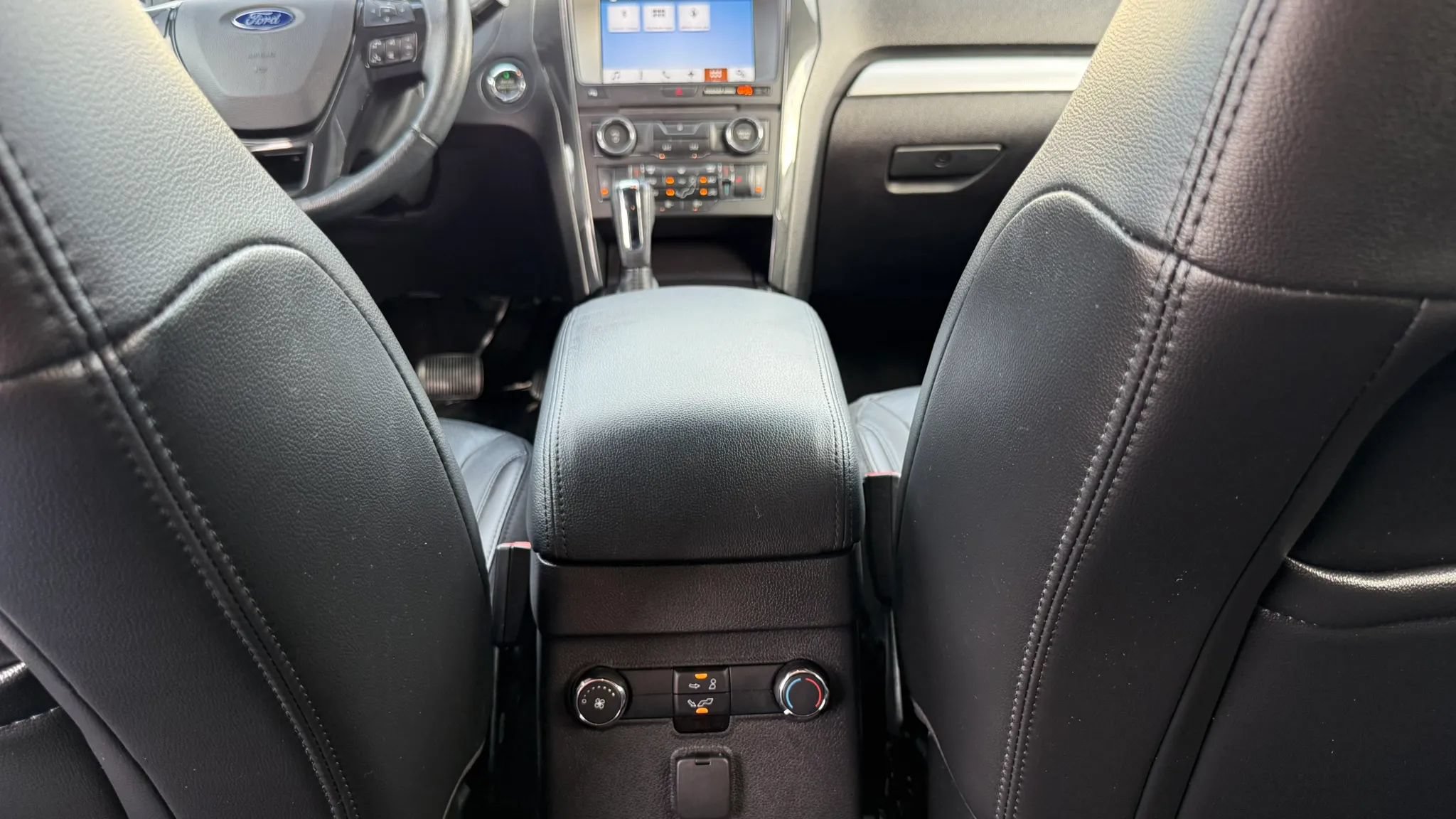 Used 2017 Ford Explorer XLT w/ Equipment Group 202A FWD image 32