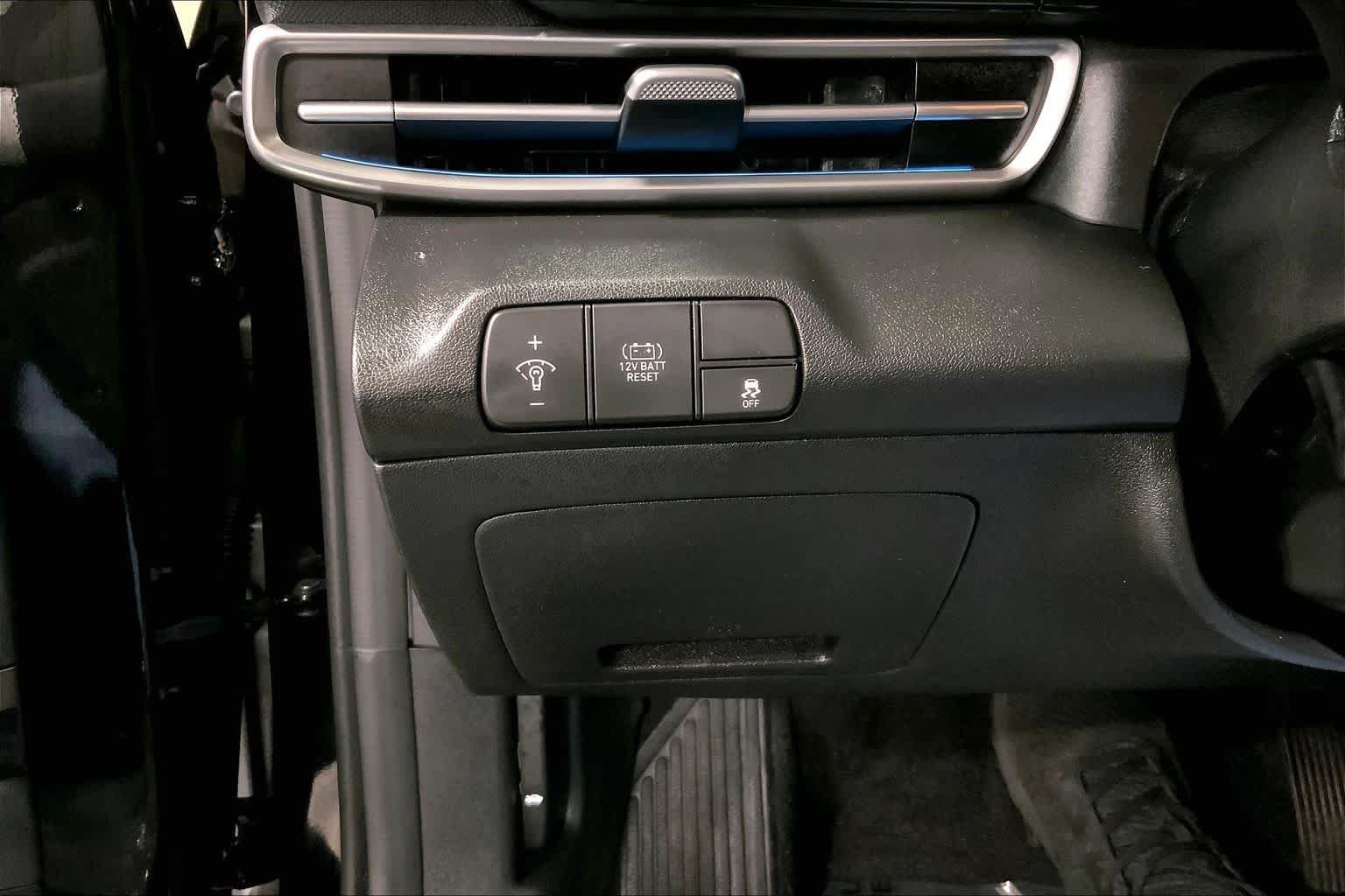 Used 2025 Hyundai Elantra Limited FWD image 35