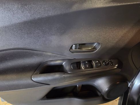 Used 2023 Nissan Kicks S FWD image 5