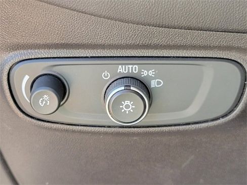 Used 2020 Chevrolet Equinox LS w/ LS Convenience Package image 24
