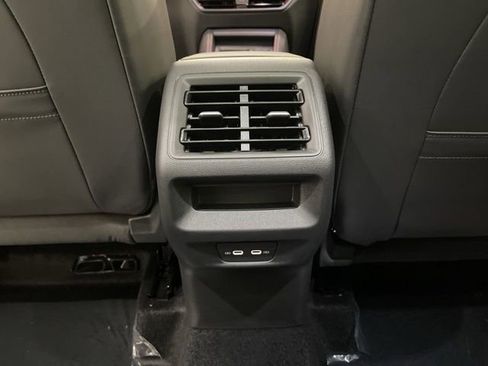 New 2026 Volkswagen Tiguan SE image 26