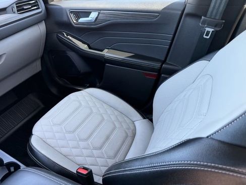 Used 2023 Ford Escape SE w/ PHEV Premium Package FWD image 18