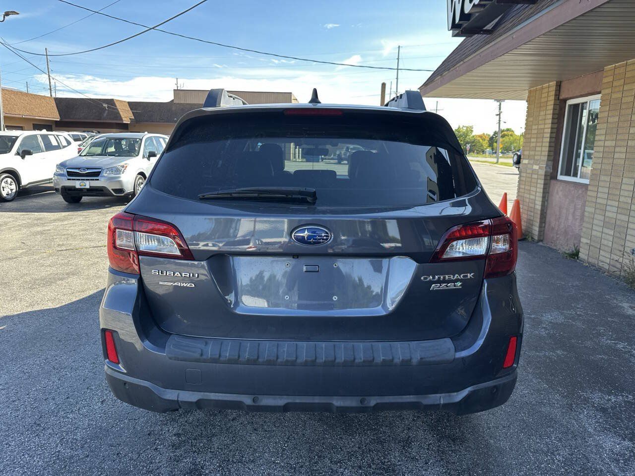 Used 2017 Subaru Outback 2.5i Limited AWD/4WD image 12