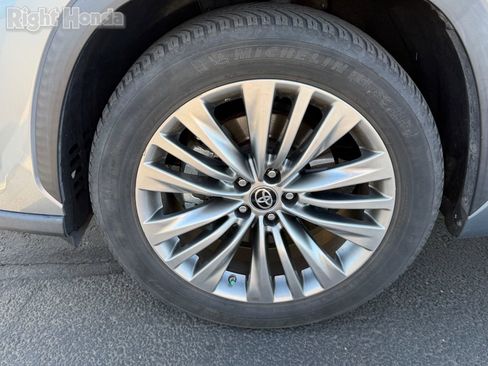 Used 2020 Toyota Highlander Platinum FWD image 7