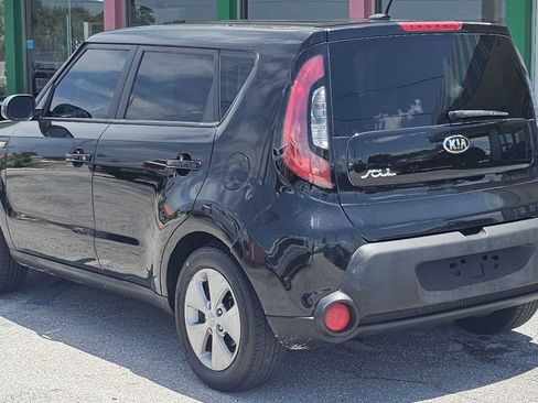 Used 2014 Kia Soul FWD image 3