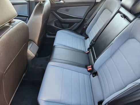 Certified 2025 Volkswagen Jetta SE w/ Sunroof Package image 11