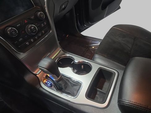 Used 2018 Jeep Grand Cherokee Altitude image 28