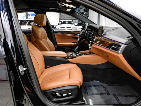 Used 2019 BMW 540i xDrive w/ M Sport Package image 36