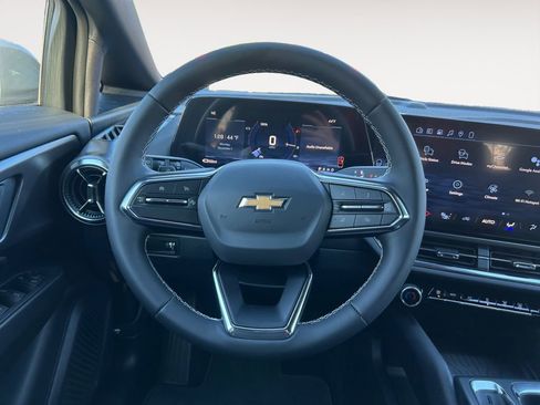 New 2026 Chevrolet Equinox EV LT image 14